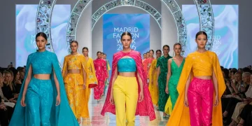 Modelos desfilando con las últimas tendencias de la Semana de la Moda de Madrid 2026.